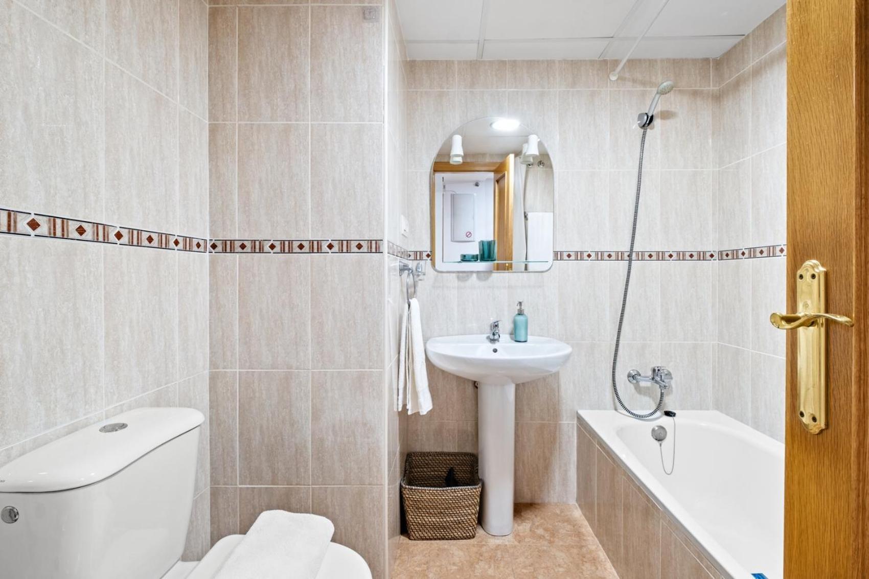 Modern And Comfortable Studio مالقة المظهر الخارجي الصورة